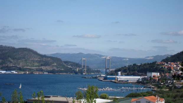 ep vista de la ria de vigo con el puente de rande al fondo
