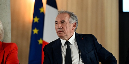https://img1.s3wfg.com/web/img/images_uploaded/3/2/francois-bayrou_20250307103107.png