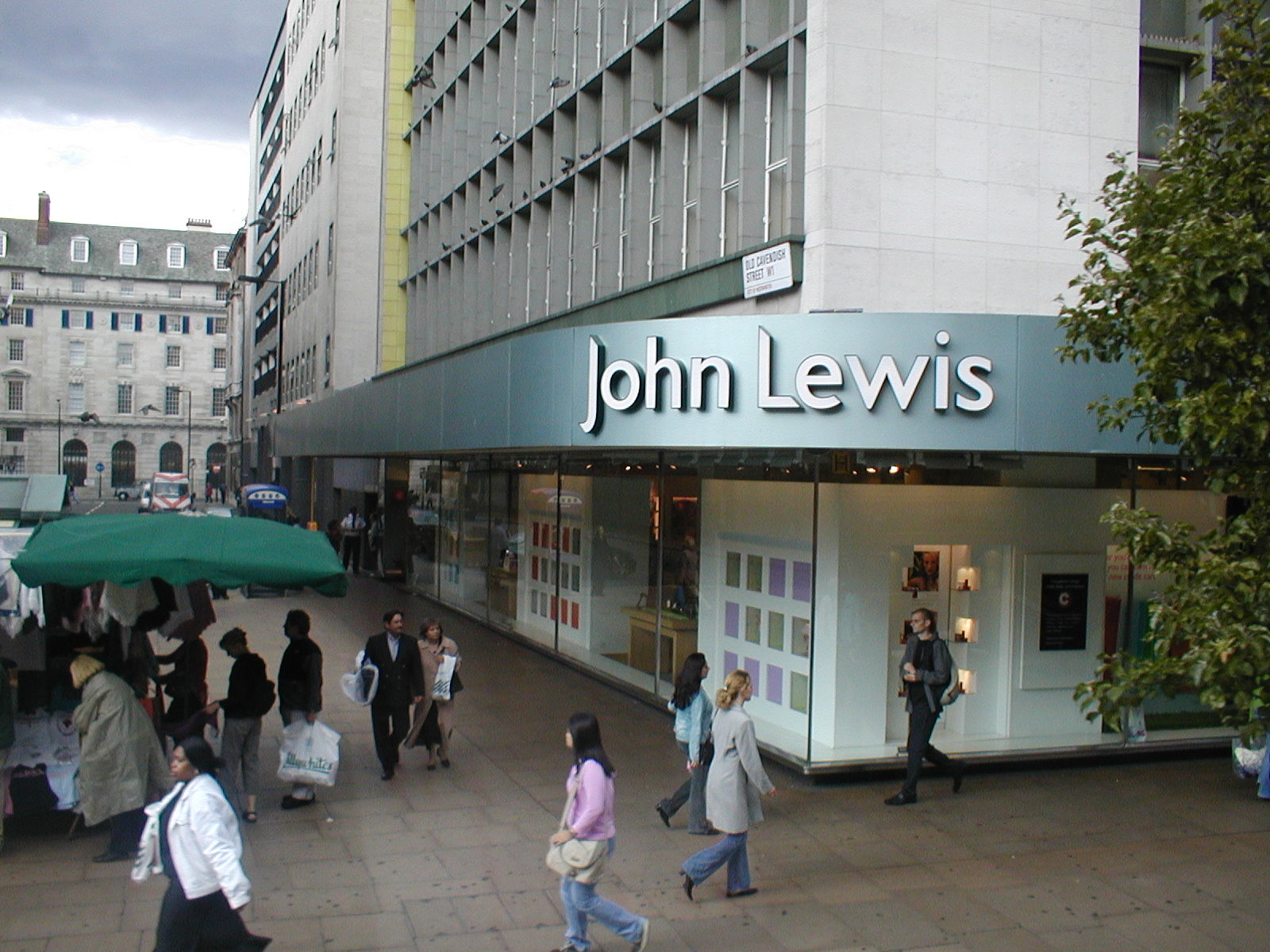 Lewis uk. Универмаг John Lewis. John Lewis London. Джон Льюис магазин. Льюис магазин Лондон.