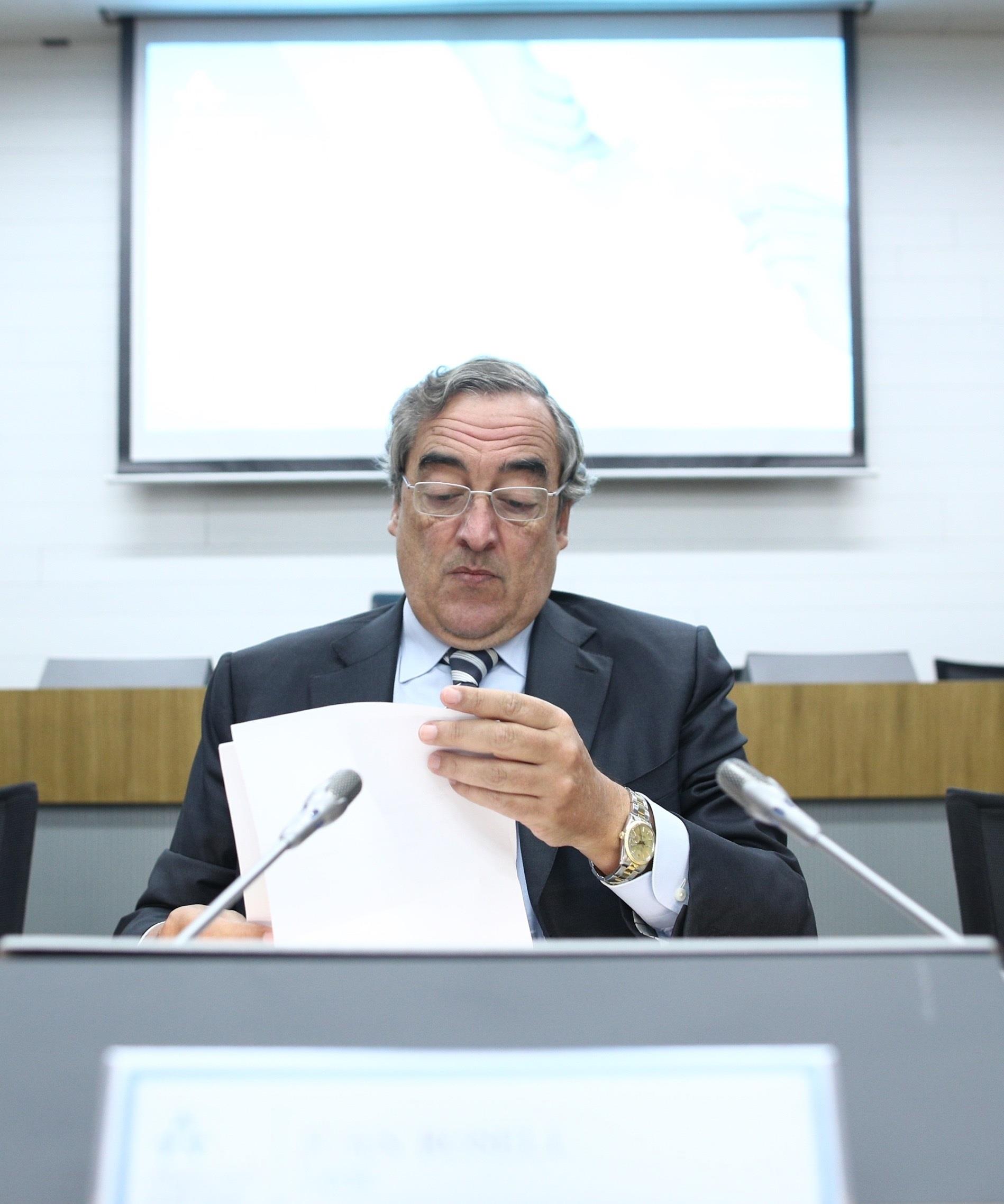 el presidente de la ceoe juan rosell en un acto