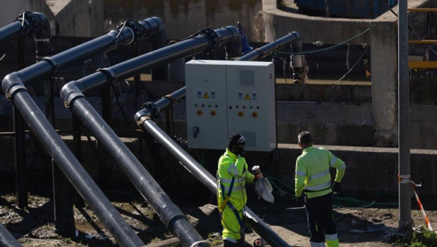 ep archivo dos trabajadores ep archivo dos trabajadores