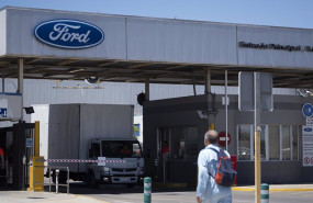 ep archivo   logo de ford en la entrada de la fabrica en almussafes