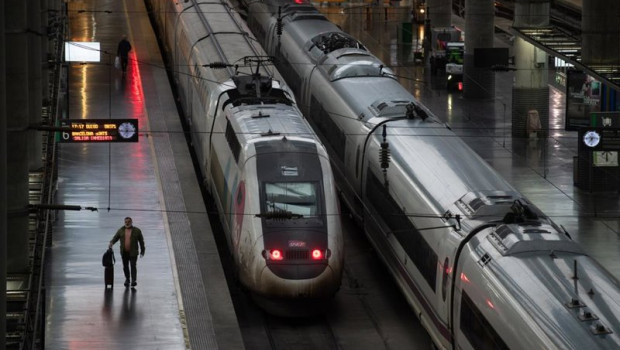 ep archivo   trenes estacionados en la estacion madrid puerta de atocha almudena grandes a 15 de