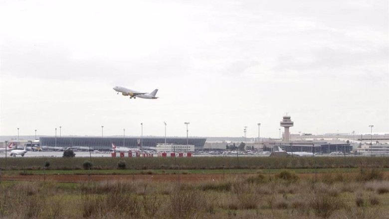 ep archivo un avion despega en el aeropuerto de palma a 8 de noviembre de 2021 en palma de ep archivo un avion despega en el aeropuerto de palma a 8 de noviembre de 2021 en palma de