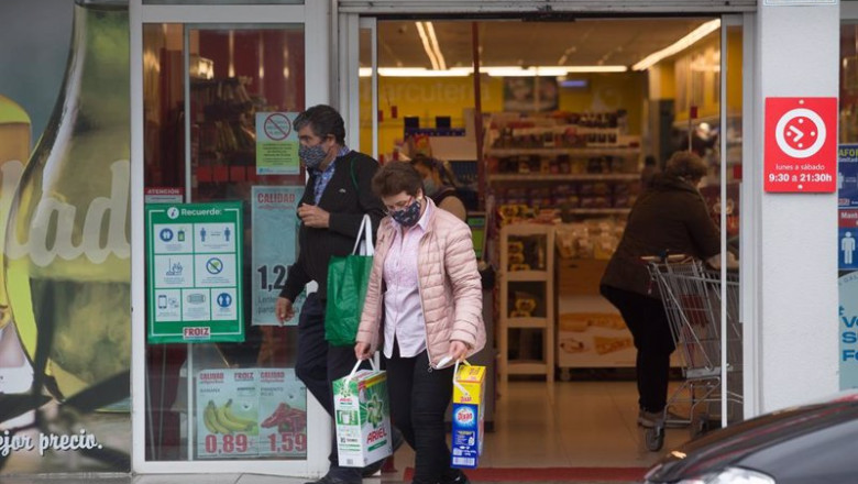 Archivo - Una mujer compra en un supermercado | Carlos Castro - Europa Press - Archivo ep archivo una mujer compra en un supermercado