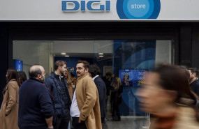 ep archivo   varias personas durante la inauguracion de la primera tienda a nivel nacional de digi a