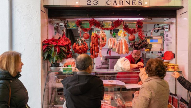 ep archivo   varias personas en un mercado de abastos