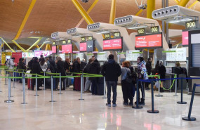 ep archivo   varios viajeros durante la huelga del handling de iberia