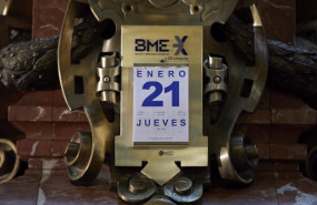 ep calendario con fecha 21 de enero colocado en el palacio de la bolsa de madrid un dia despues de