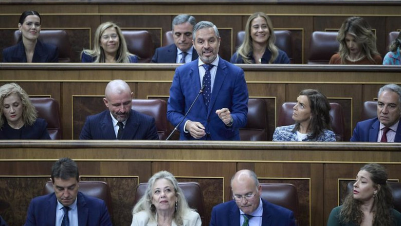 ep el diputado del pp juan bravo interviene durante una sesion de control en el gobierno en el