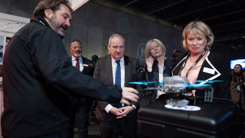 ep el ministro de industria y turismo jordi hereu visita el congreso ise en la fira de barcelona ep el ministro de industria y turismo jordi hereu visita el congreso ise en la fira de barcelona