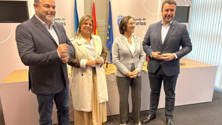 El presidente de la Cámara de Comercio de Oviedo, Carlos Panieceres; la vicepresidenta, Gimena Llamedo; la vicepresidenta segunda de la Cámara de Comercio de Gijón, Teresa Fernández; y el presidente de la Cámara de Comercio de Avilés, Daniel González. | PRINCIPADO ep el presidente de la camara de comercio de oviedo carlos panieceres la vicepresidenta gimena