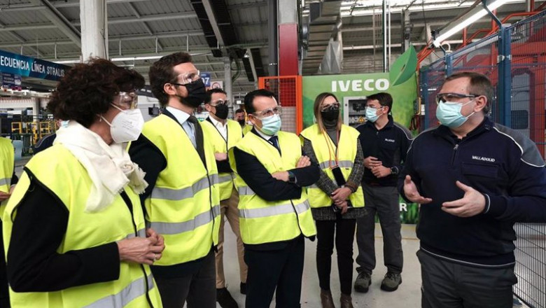 ep el presidente del pp pablo casado visita la fabrica de vehiculos industriales de iveco en