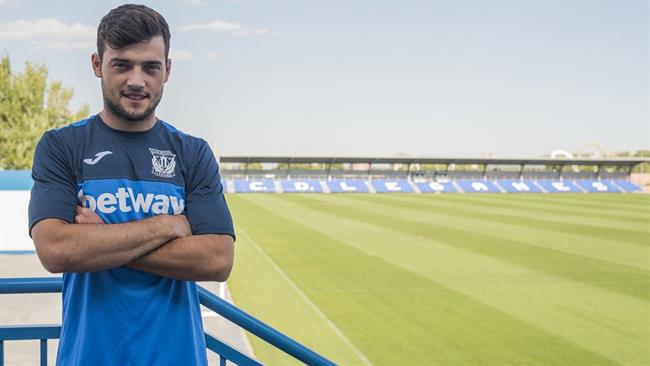 El futbolista español José Arnáiz, en su presentación con el CD Leganés | @CDLEGANES ep futbolista espanol jose arnaiz enpresentacioncd leganes