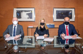 ep imagen de la firma del acuerdo con marta blazquez vicepresidenta ejecutiva de faconauto en el
