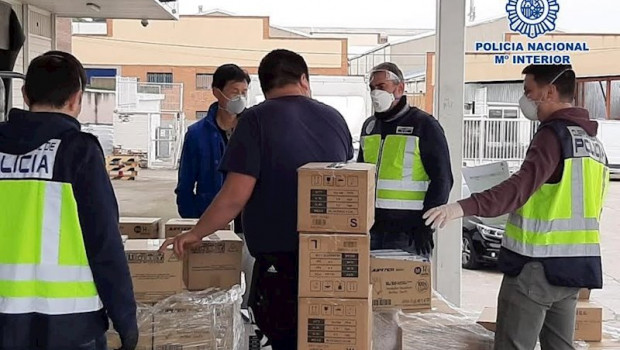 ep intervencion de la policia para requisar material sanitario en el poligono cobo calleja y en