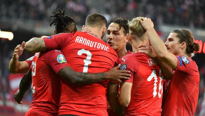 Los jugadores de la selección austriaca celebran un gol de Marko Arnautovic. | Barbara Gindl/APA/dpa ep los jugadores de la seleccion austriaca celebran un gol de marko arnautovic