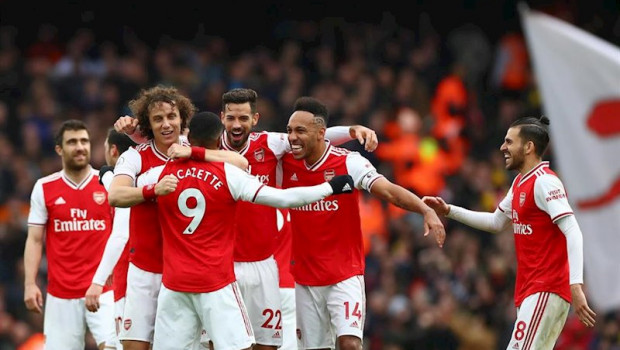 ep los jugadores del arsenal celebran un gol