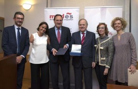 ep miembros recogiendopremio