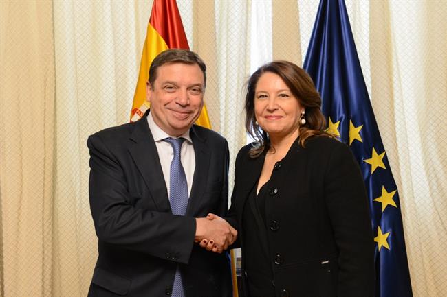 ep ministro luis planasla consejera andaluza carmen crespo reunidosmie