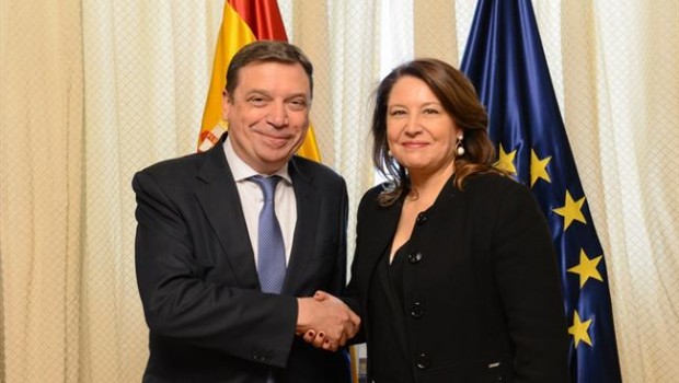 ep ministro luis planasla consejera andaluza carmen crespo reunidosmie