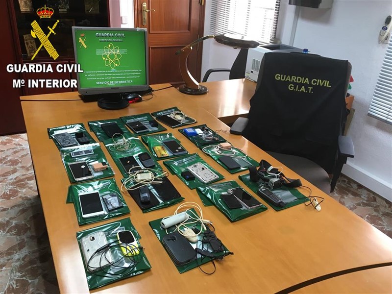 ep moviles y pinganillos incautados por la guardia civil