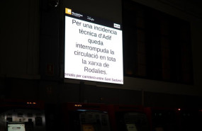ep pantalla en la estacion de fabra i puig barcelona donde informa del corte en el servicio de
