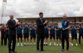 ep pedro sanchezluis rubiales aplaudeniniesta