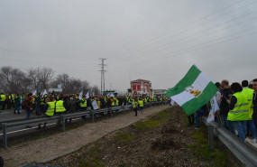 ep protesta de losolivareros en la a-4 a su paso por andujar