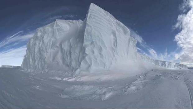 ep un gigantesco icebergdesprendela antartida