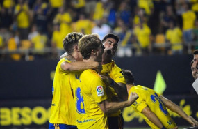 ep varios jugadores del cadiz cf celebran un gol