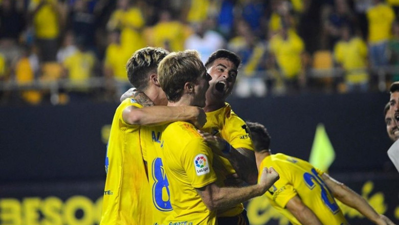 Varios jugadores del Cádiz CF celebran un gol. | LALIGA ep varios jugadores del cadiz cf celebran un gol