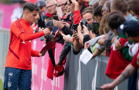 ep 20 august 2019 bavaria munich brazilian footballer philippe coutinho l writes autographs after