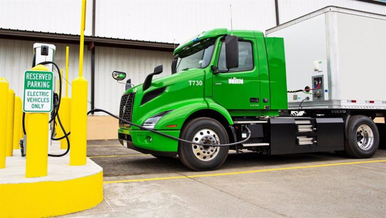 ep archivo camion de volvo group repostando ep archivo camion de volvo group repostando