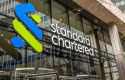 ep archivo   logo de standard chartered en una oficina