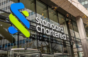 ep archivo   logo de standard chartered en una oficina