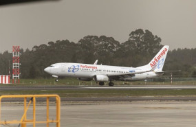ep archivo   un avion en el aeropuerto de asturias a 15 de marzo de 2022