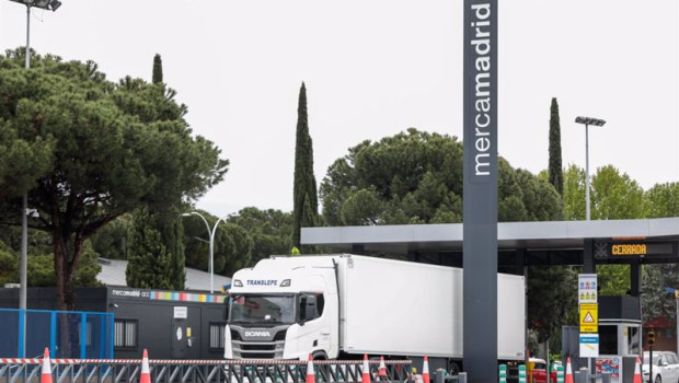 ep archivo   un camion llega a mercamadrid archivo