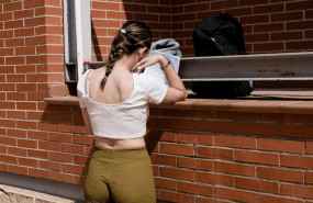 ep archivo   una alumna repasa antes de realizar un examen