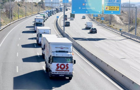 ep archivo   varios camiones en la carretera m 40 durante una marcha lenta por las principales vias