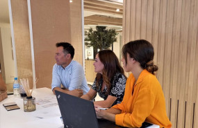 ep clientes siendo atendidos en la flagship de aedas homes en el centro de madrid ep clientes siendo atendidos en la flagship de aedas homes en el centro de madrid