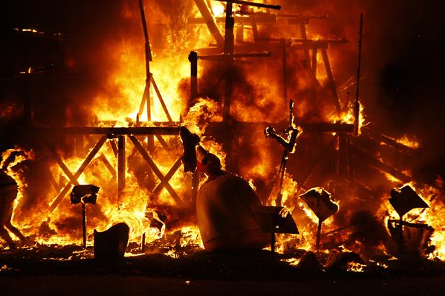 Cremà de la falla del Ayuntamiento de Valencia de 2013. | AYUNTAMIENTO - Archivo ep crem defallaayuntamientovalencia2013