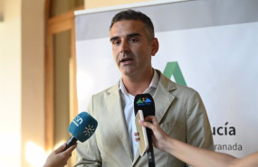 ep el consejero de agricultura pesca agua y desarrollo rural ramon fernandez pacheco en una atencion
