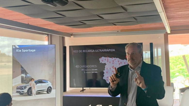 El director general de Kia Iberia, Eduardo Dívar, en la presentación en España del nuevo Sportage. | EUROPA PRESS ep el director general de kia iberia eduardo divar en la presentacion en espana del nuevo sportage