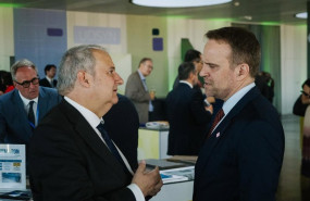 ep el ministro de industria y turismo jordi hereu junto al ministro frances marc ferracci