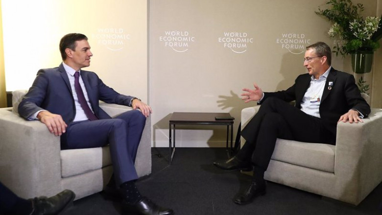 El presidente de Gobierno, Pedro Sánchez, y Pat Gelsinger | FERNANDO.CALVO/CEDIDA ep el presidente de gobierno pedro sanchez durante una reunion con el consejero delegado de intel