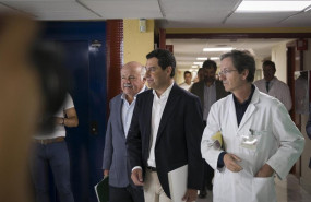 ep el presidente de la junta de andalucia juanma moreno c el consejero de salud y familias jesus