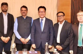 ep el viceministro del estado indio de maharashtra devendra fadnavis con representantes de hyundai