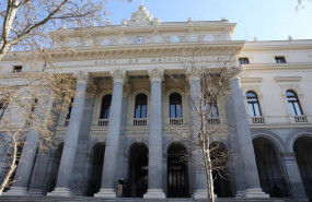 ep exterior del palacio de la bolsa en madrid espana
