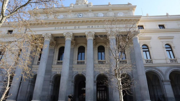 ep exterior del palacio de la bolsa en madrid espana